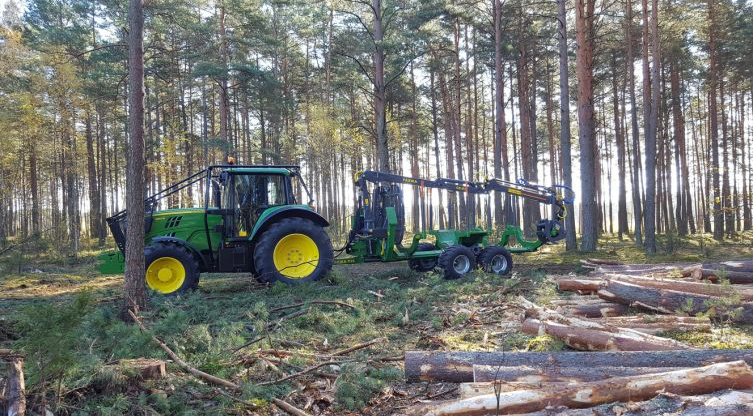 Medienos pervežimas su traktoriu